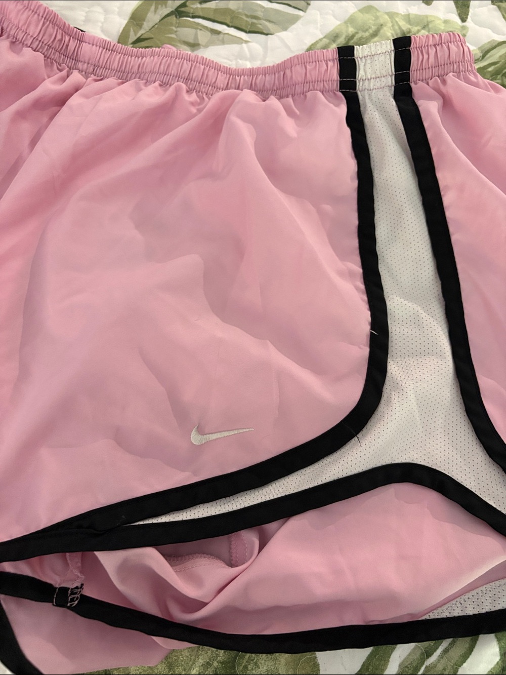 Nike Dri-FitPink Athletic Shorts with Black Trim L - Picture 4 of 4